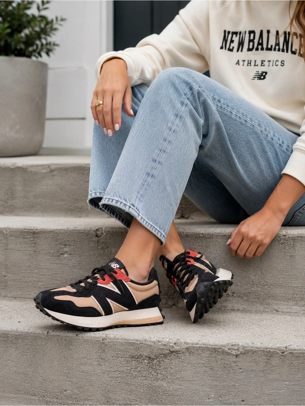 New Balance 327 sneakers in Men’s 6.5 and Women’s 8 UNISEX. Tan Black Lifestyle
